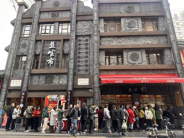 团圆年夜饭：老字号里尝新“味”